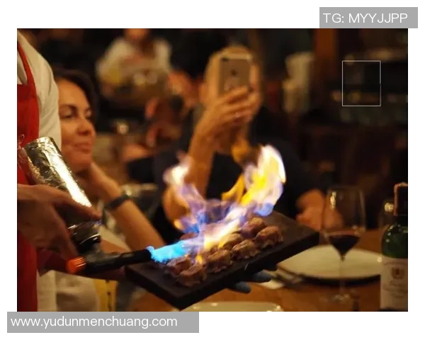 足球明星品尝撒盐哥牛排的独特风味与美食体验分享